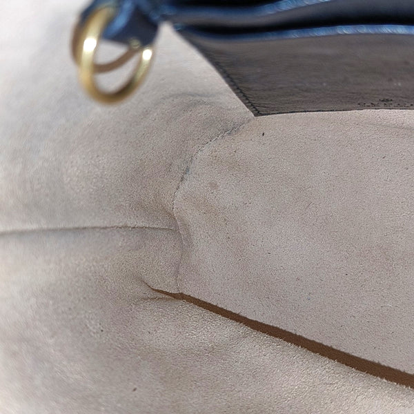 Authenticated pre-owned  GG Marmont Mini Calfskin Black - Shoulder Bag at Looply