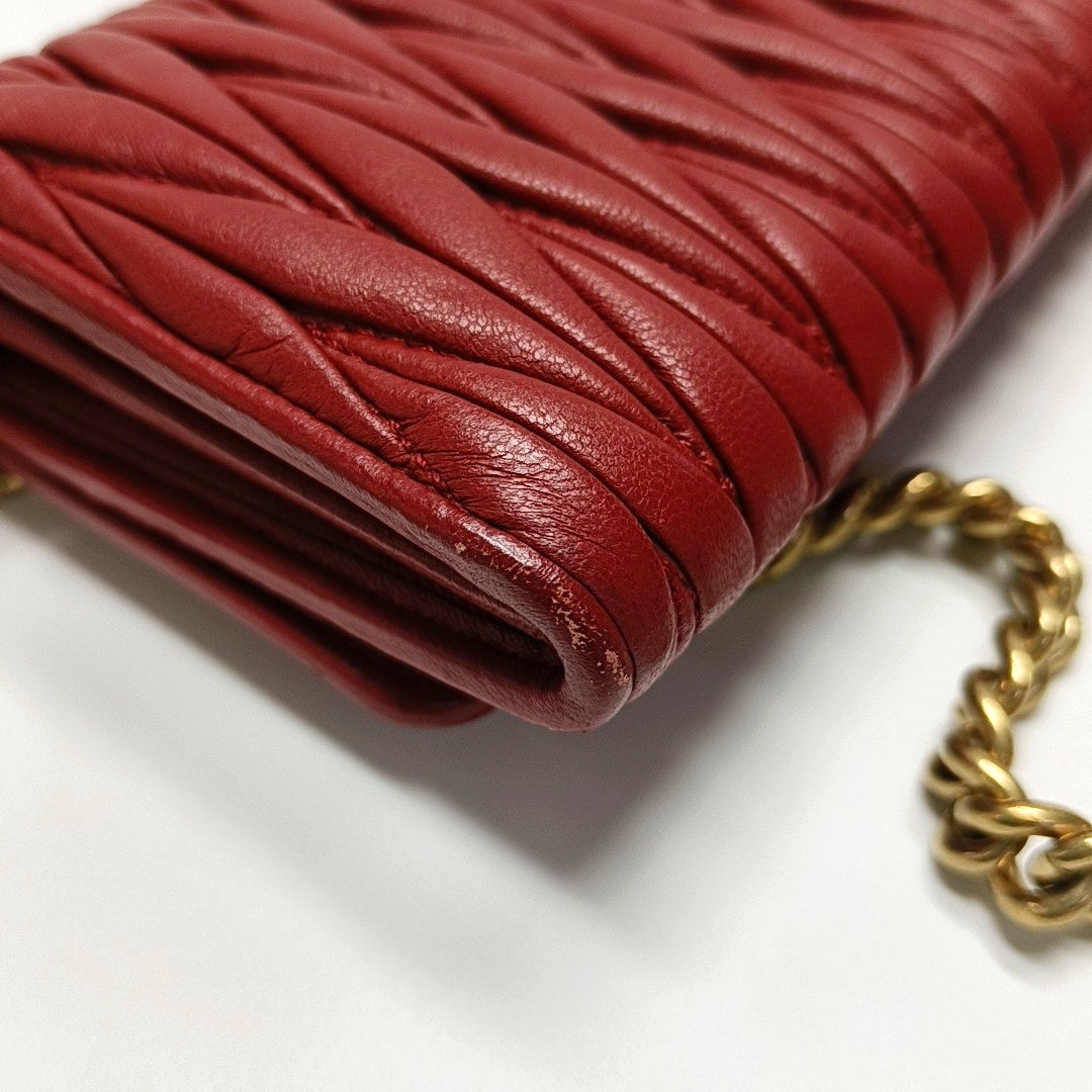 Authenticated pre-owned  Matelassé Lambskin Red - Shoulder Bag at Looply
