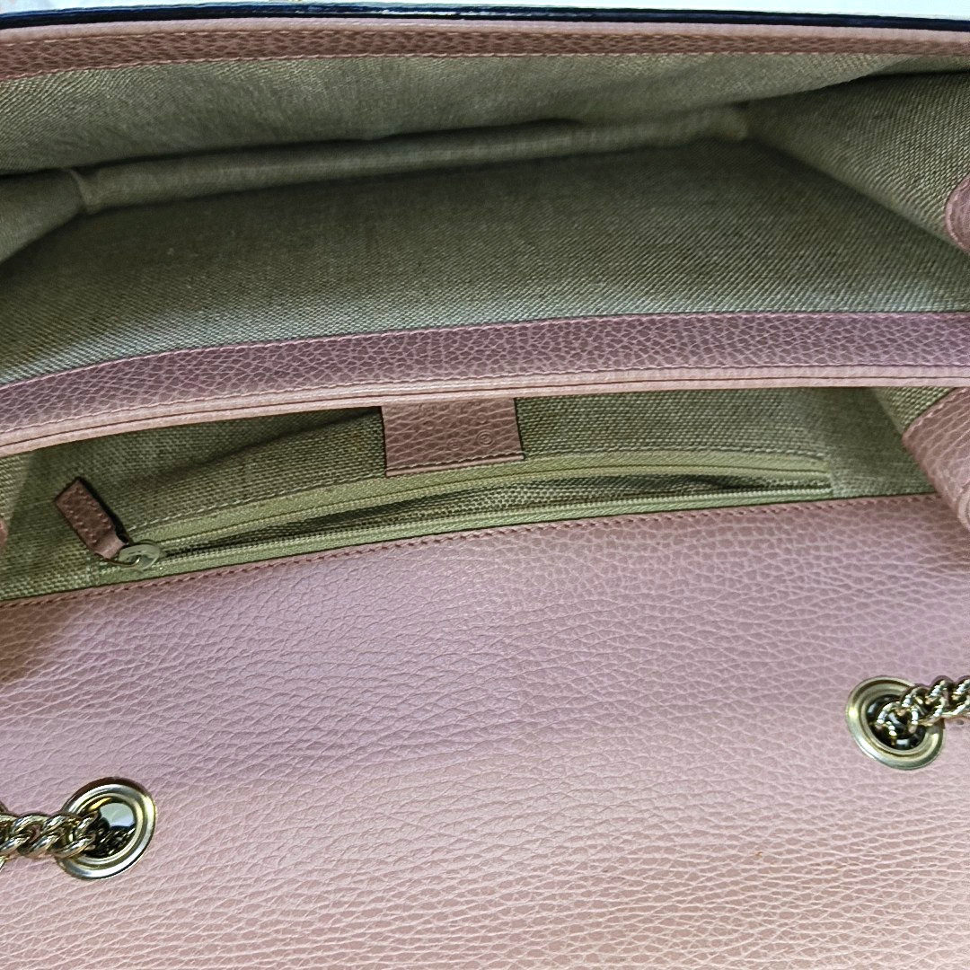 Authenticated pre-owned  Interlocking G Large Calfskin Pink - Handbags at Looply