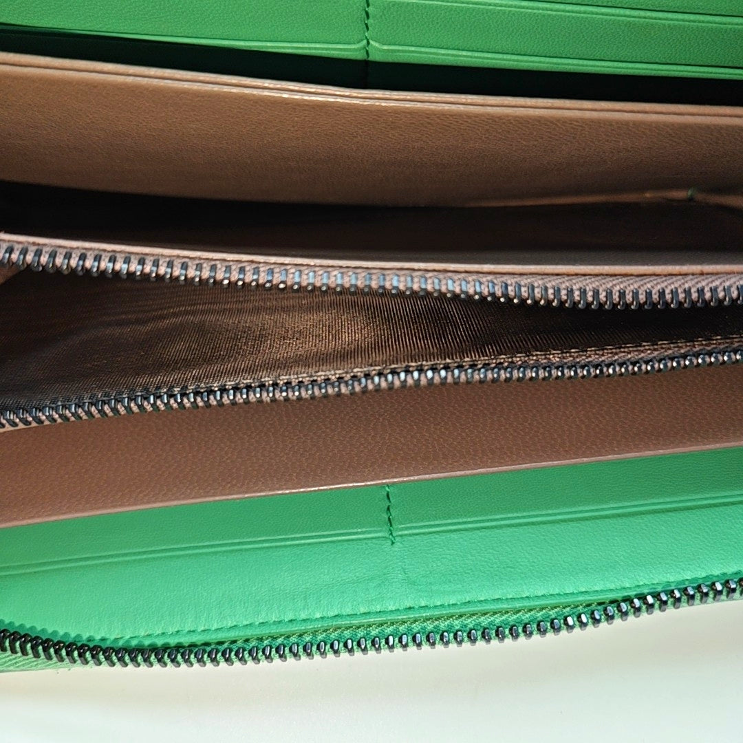 Authenticated pre-owned  Intrecciato Lambskin Green Wallet - Wallet at Looply