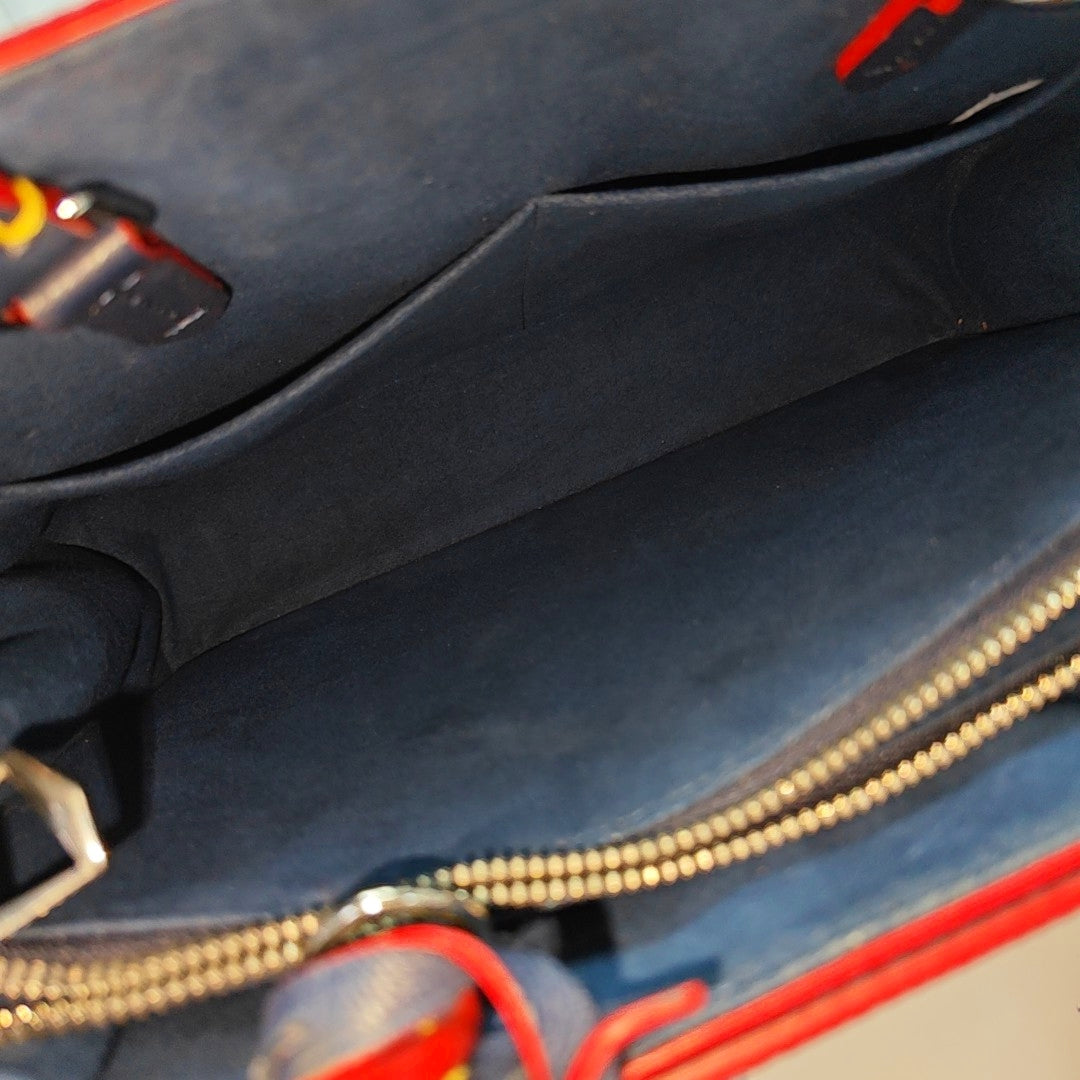 Authenticated pre-owned  Twist Epi Blue - Shoulder Bag at Looply
