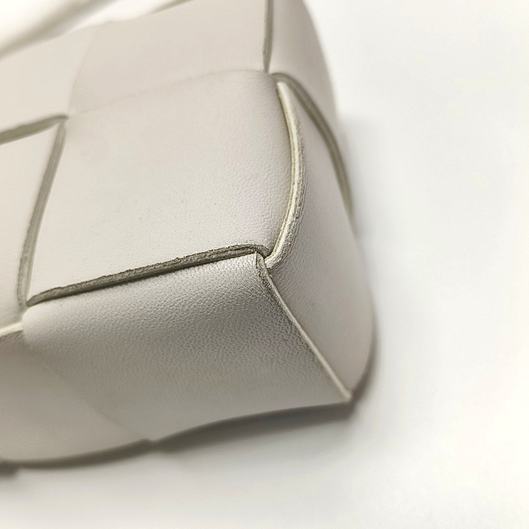 Authenticated pre-owned  Cassette Lambskin White - Shoulder Bag at Looply