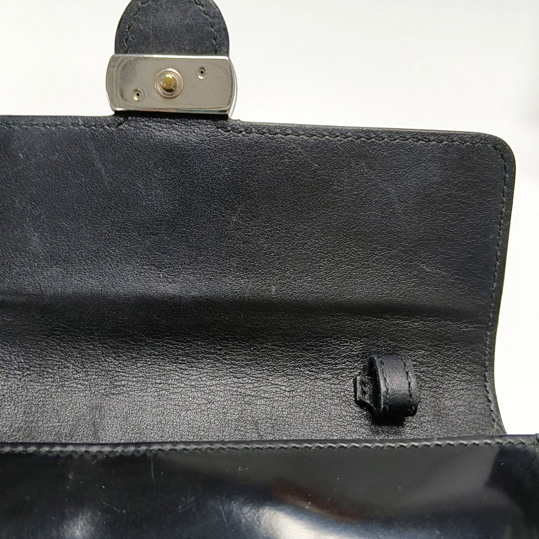 Authenticated pre-owned  Interlocking G Calfskin Black - Shoulder Bag at Looply