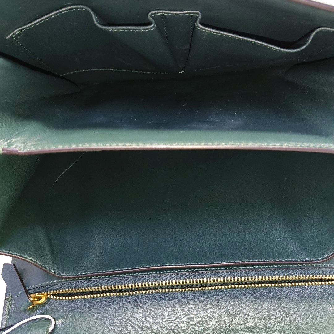 Authenticated pre-owned  CLASSIC BOX Medium Calfskin Green - Shoulder Bag at Looply