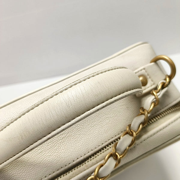 Authenticated pre-owned  Filigree Large Quilted Grained Calfskin White - Shoulder Bag at Looply