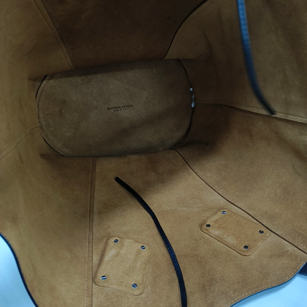 Authenticated pre-owned  Arco Calfskin Black - Shoulder Bag at Looply