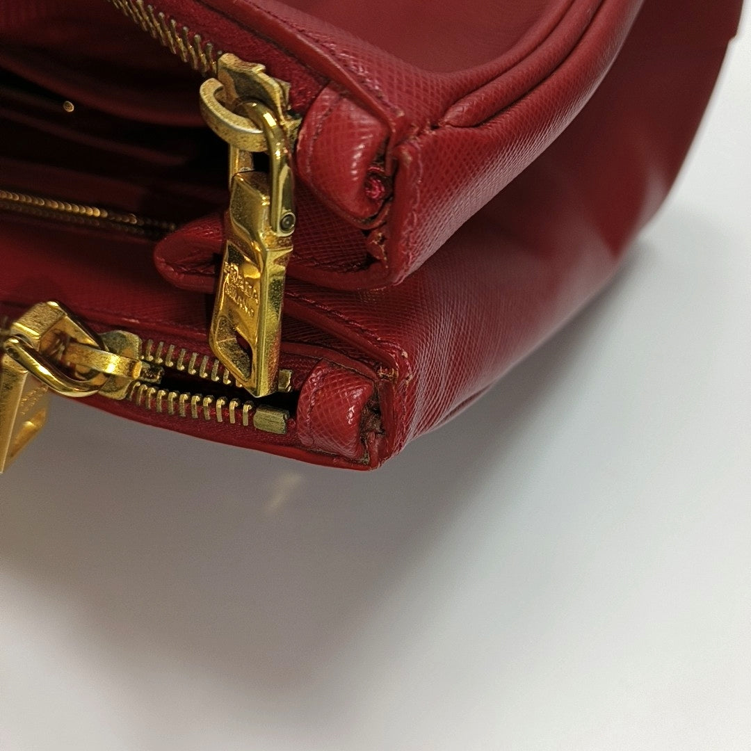 Authenticated pre-owned  Galleria Small Calfskin Red - Top Handle Bag at Looply