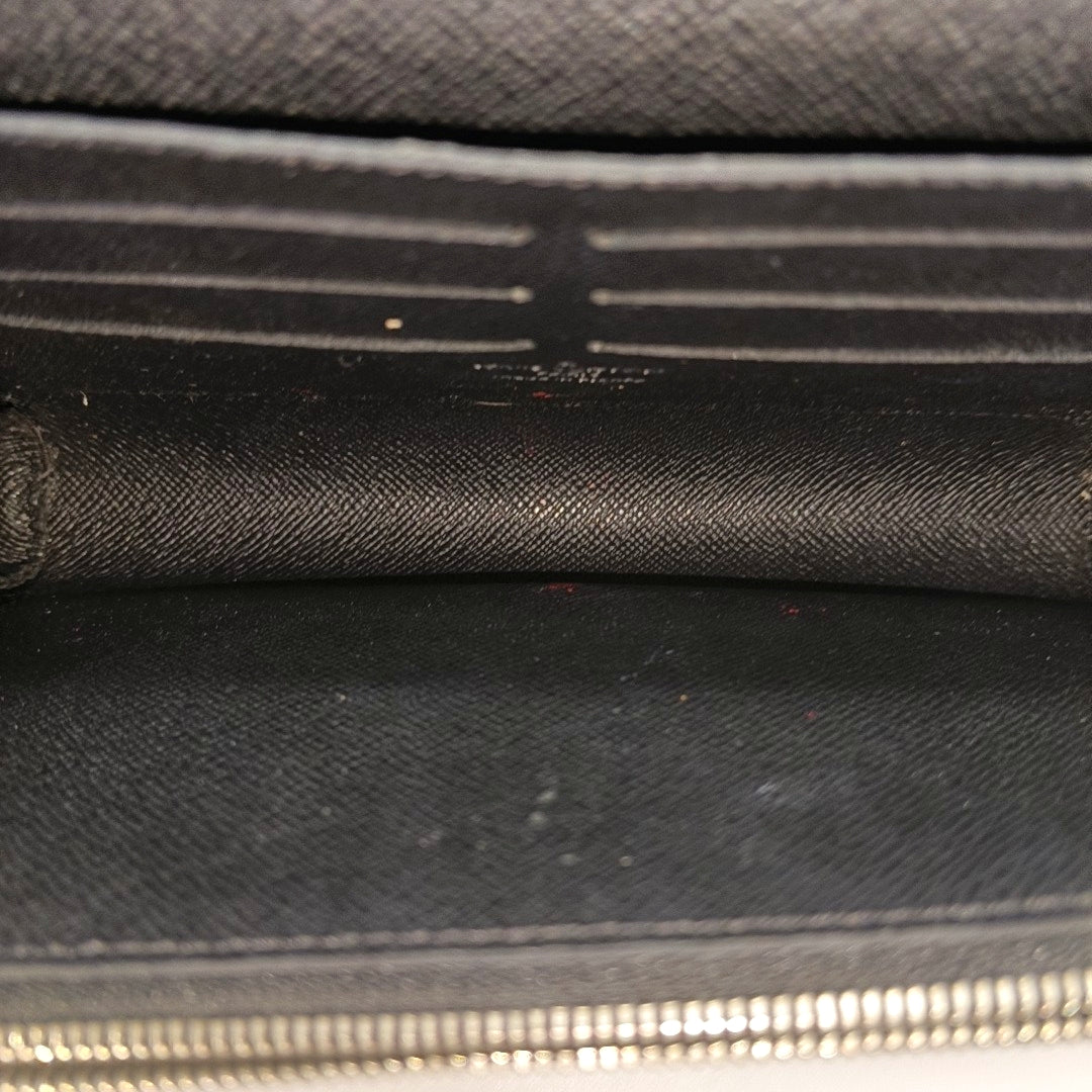Authenticated pre-owned  Twist Epi Black - Shoulder Bag at Looply