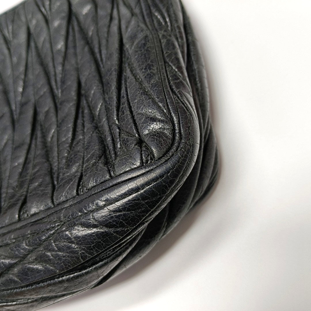 Authenticated pre-owned  Matelassé Lambskin Black - Shoulder Bag at Looply