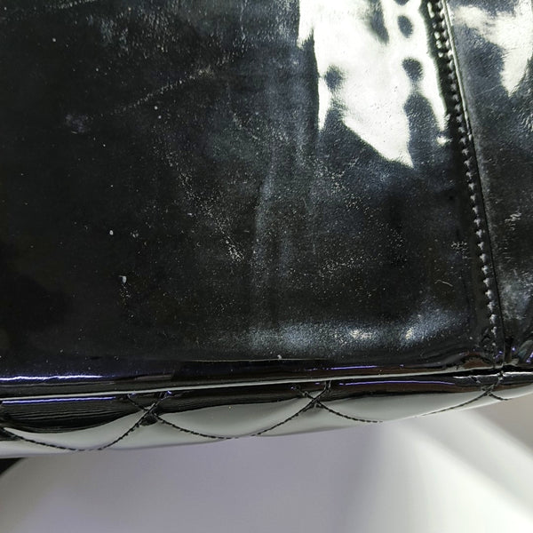 Authenticated pre-owned  Chanel GST Large Quilted Patent Leather Black - Shoulder Bag at Looply