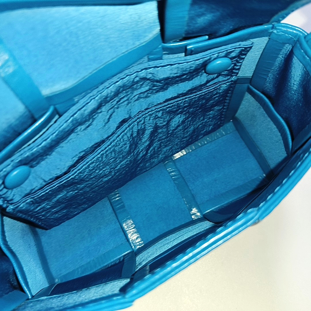 Authenticated pre-owned  Cassette Small Calfskin Blue - Shoulder Bag at Looply