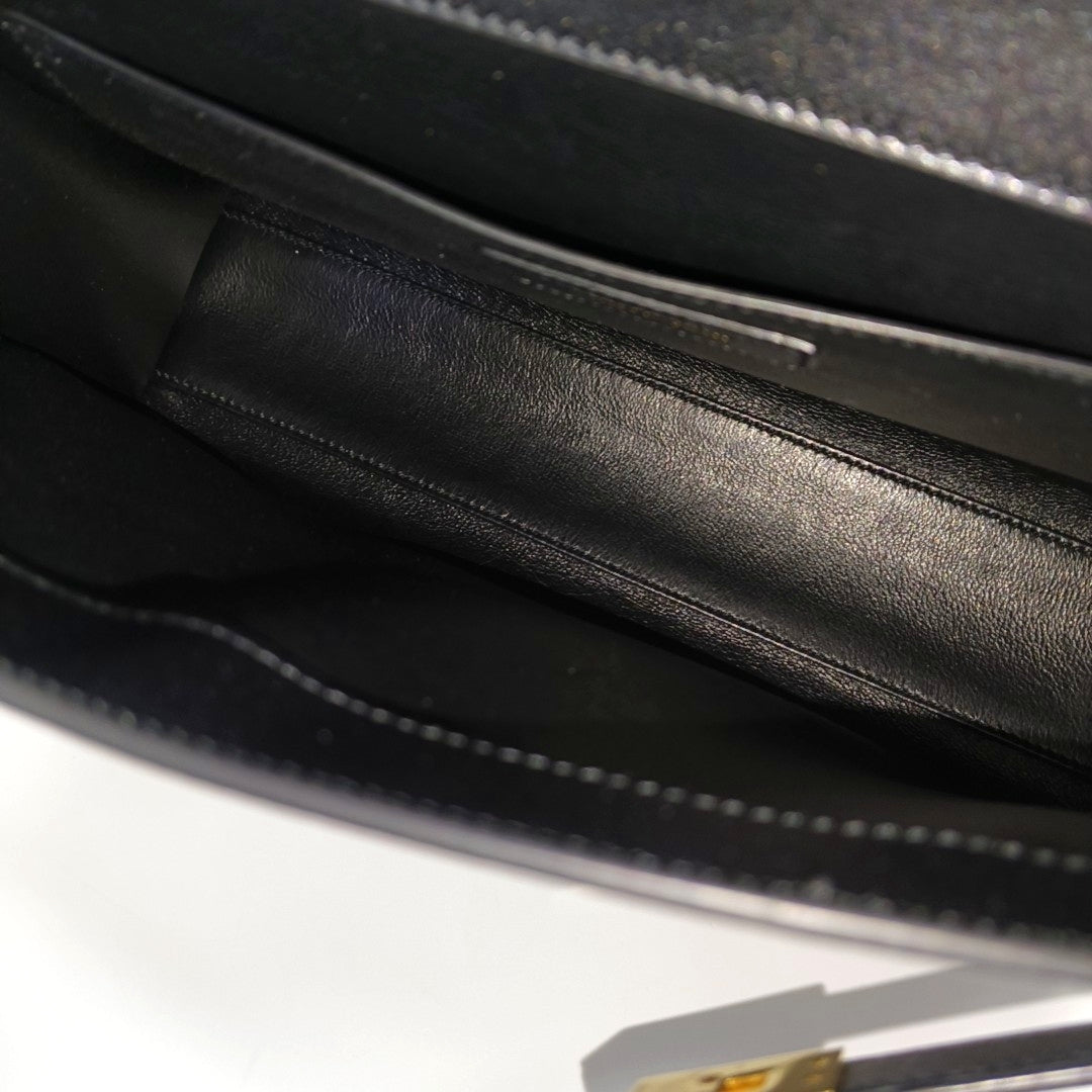 MANHATTAN Medium Calfskin Black