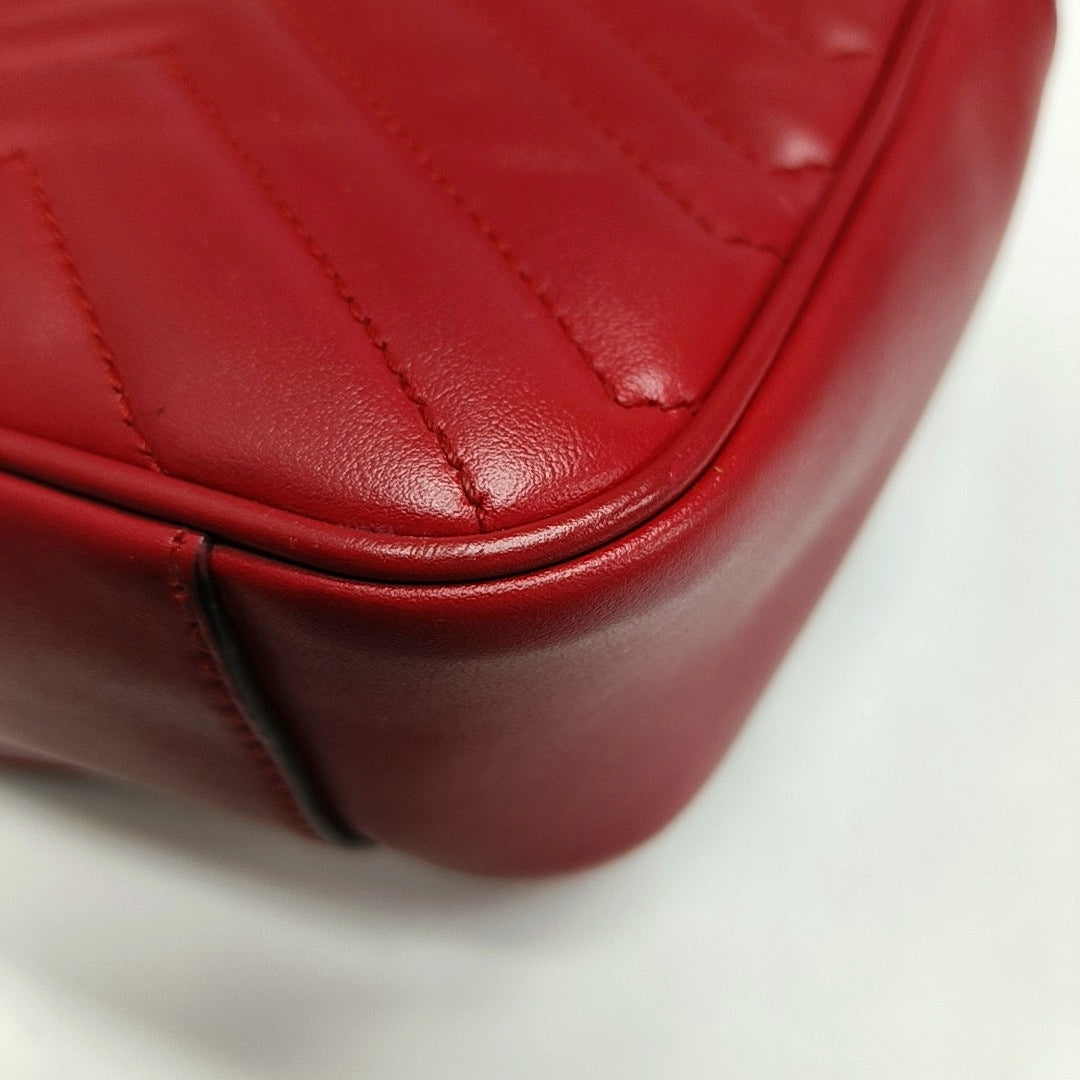 Authenticated pre-owned  GG Marmont Medium Calfskin Red - Shoulder Bag at Looply