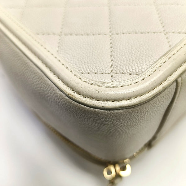 Authenticated pre-owned  Filigree Large Quilted Grained Calfskin White - Shoulder Bag at Looply