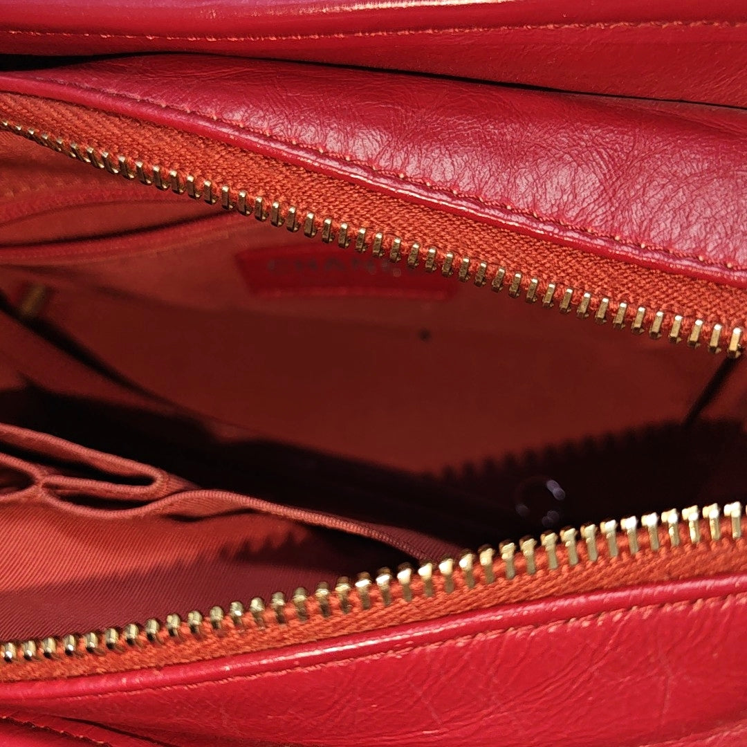 Authenticated pre-owned  Gabrielle Small Chevron Calfskin Orange - Shoulder Bag at Looply