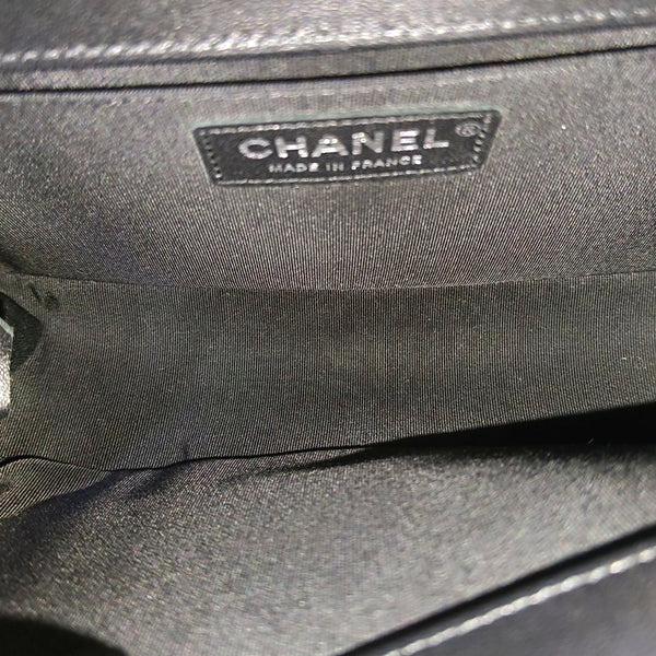 Authenticated pre-owned  Boy Chanel Medium Chevron Calfskin Black - Shoulder Bag at Looply