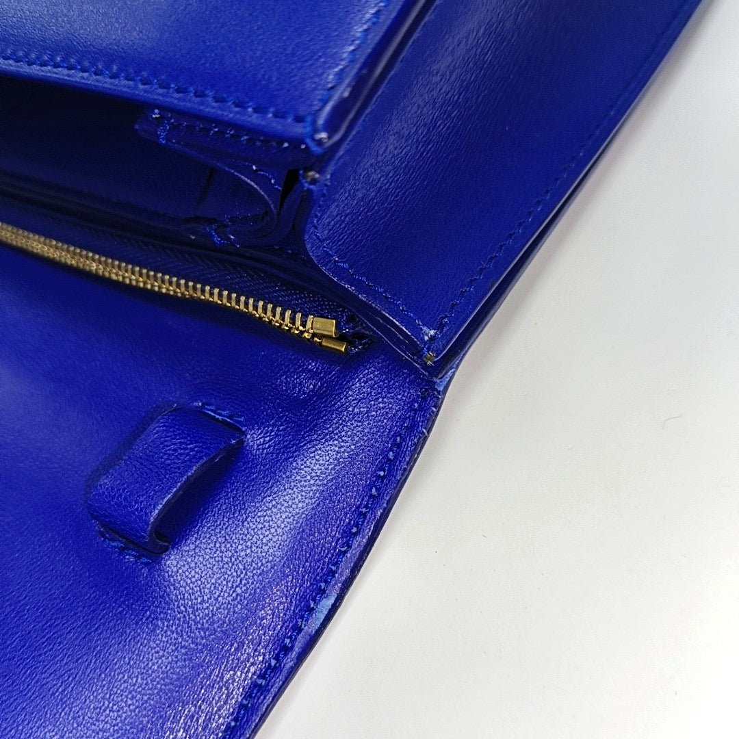 Authenticated pre-owned  CLASSIC BOX Medium Calfskin Blue - Shoulder Bag at Looply