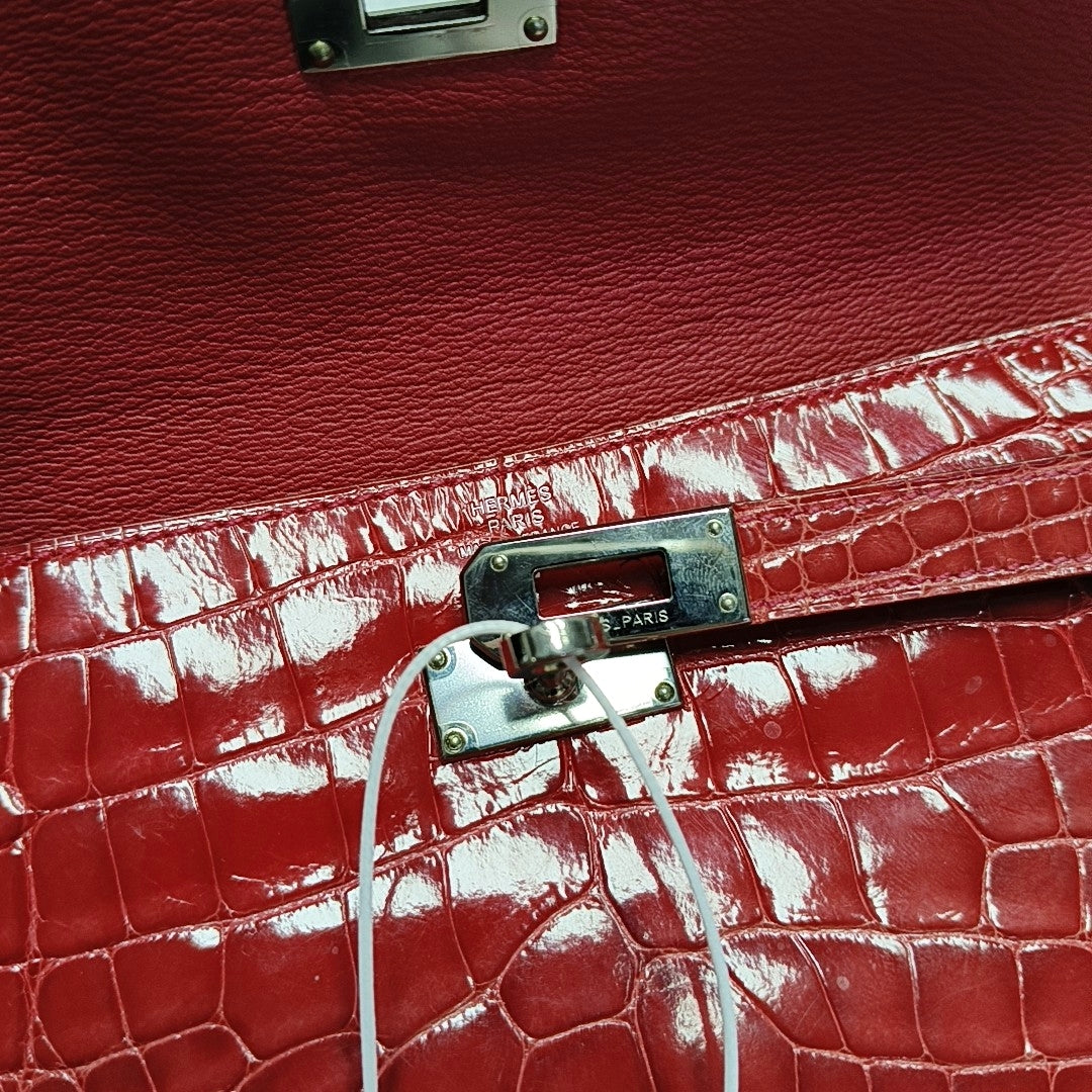 Authenticated pre-owned  Kelly Shiny Porosus Crocodile Pink Wallet - Wallet at Looply
