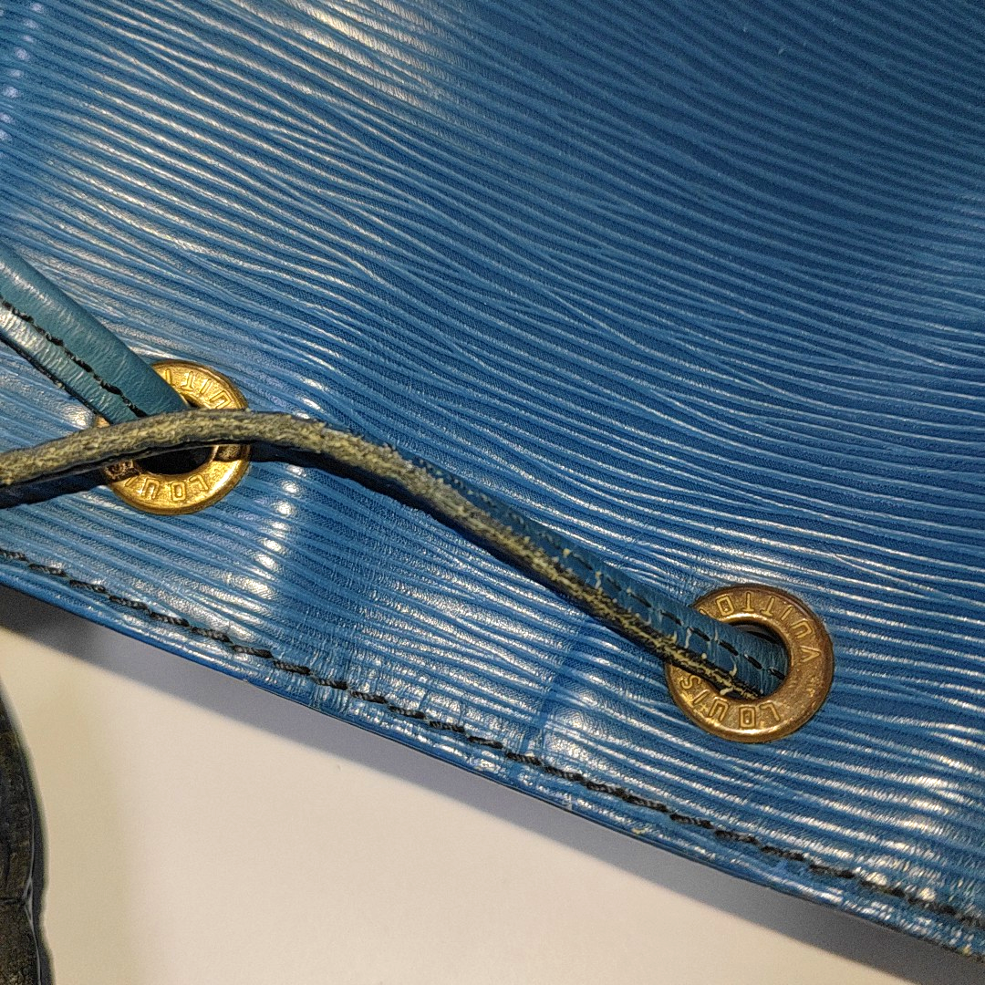 Authenticated pre-owned  NéoNoé PM Calfskin Blue - Handbags at Looply