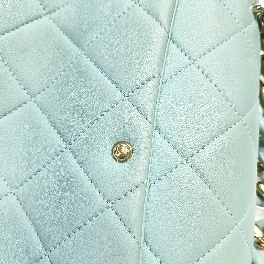 Authenticated pre-owned  Classic Flap Small Quilted Lambskin Green - Handbags at Looply