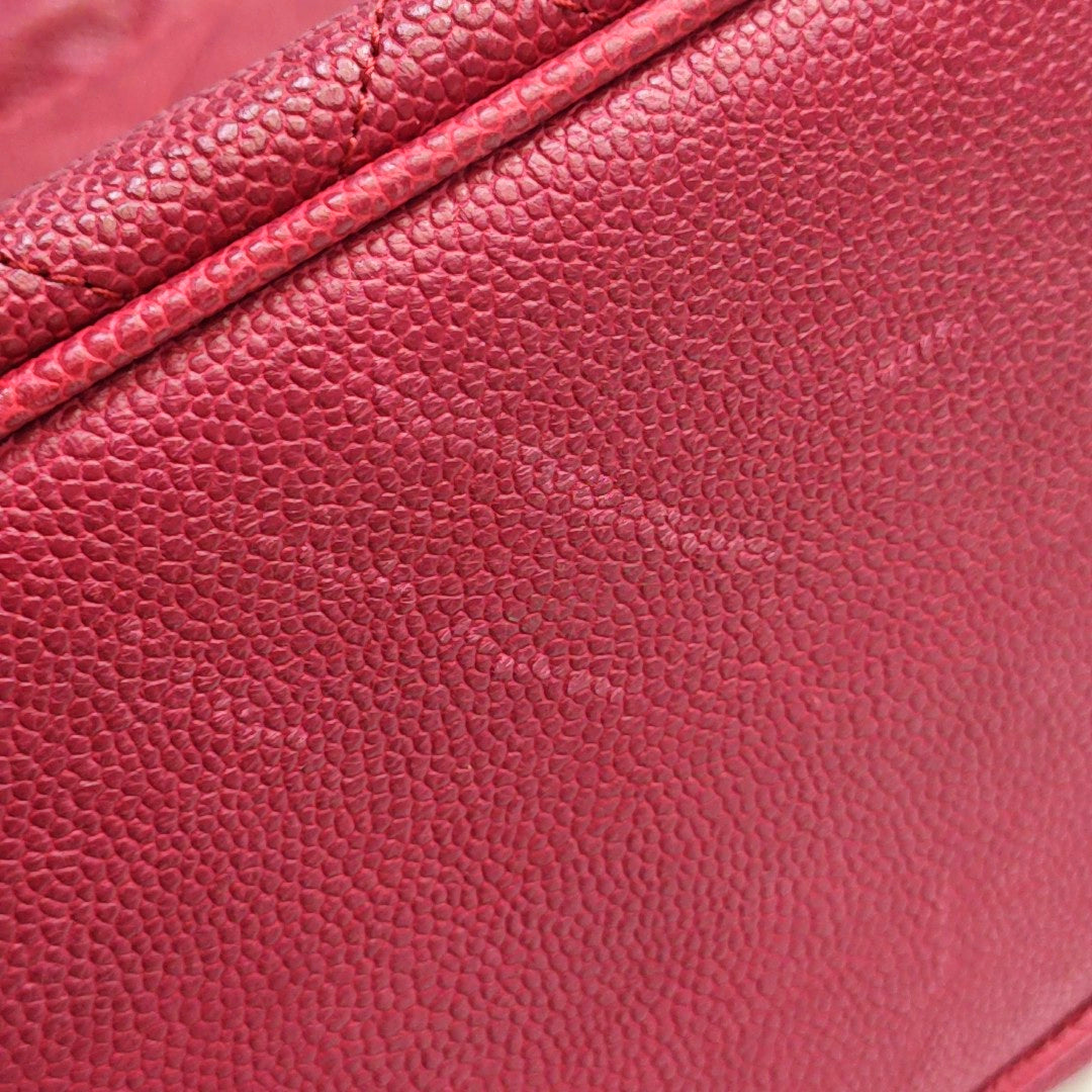 Authenticated pre-owned  Chanel GST Large Quilted Grained Calfskin Red - Shoulder Bag at Looply