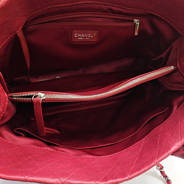 Authenticated pre-owned  Chanel GST Large Quilted Grained Calfskin Red - Shoulder Bag at Looply