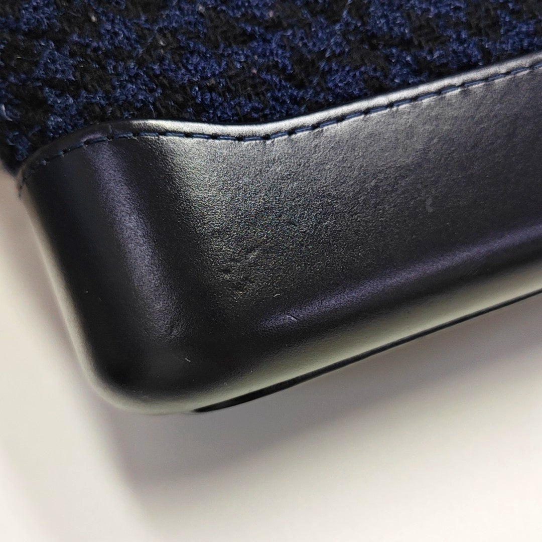 Authenticated pre-owned  Gabrielle Small Wool Black - Crossbody Bag at Looply