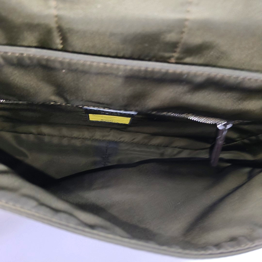 Authenticated pre-owned  Baguette Nylon Green - Crossbody Bag at Looply