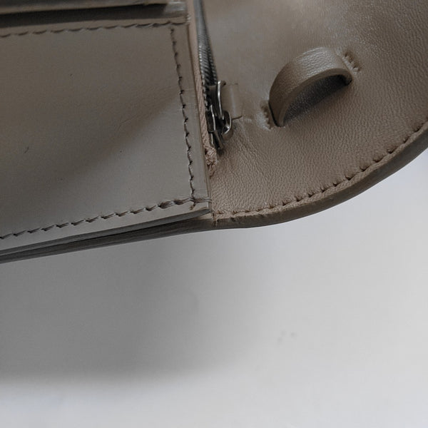 Authenticated pre-owned  Classic Box Medium Leather Beige - Crossbody Bag at Looply
