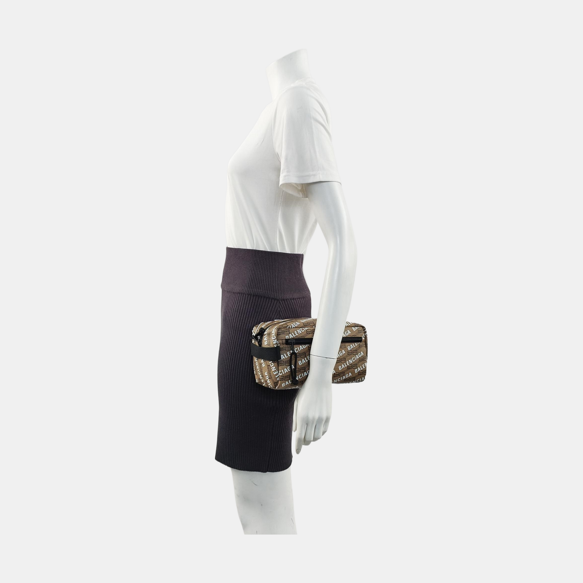 Authenticated pre-owned  Everyday Coated Canvas Brown - Clutch at Looply
