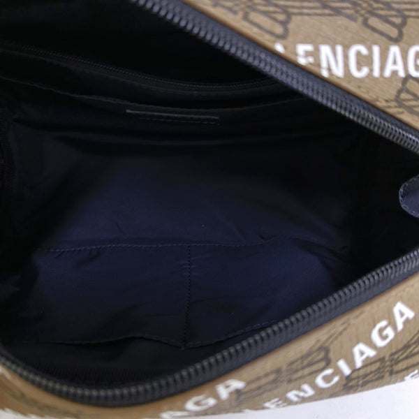 Authenticated pre-owned  Everyday Coated Canvas Brown - Clutch at Looply