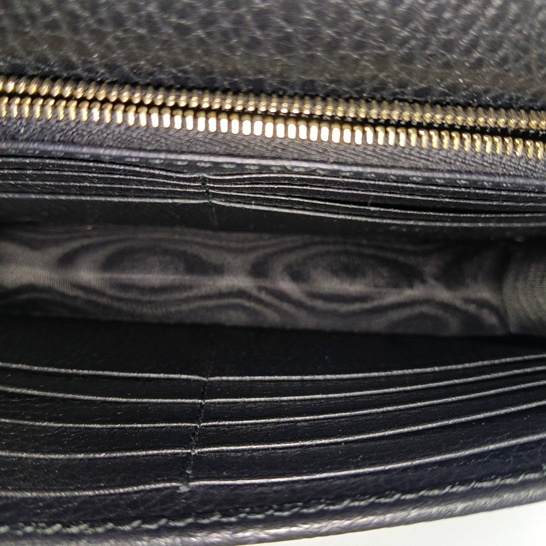 Authenticated pre-owned  Interlocking G Calfskin Black - Crossbody Bag at Looply