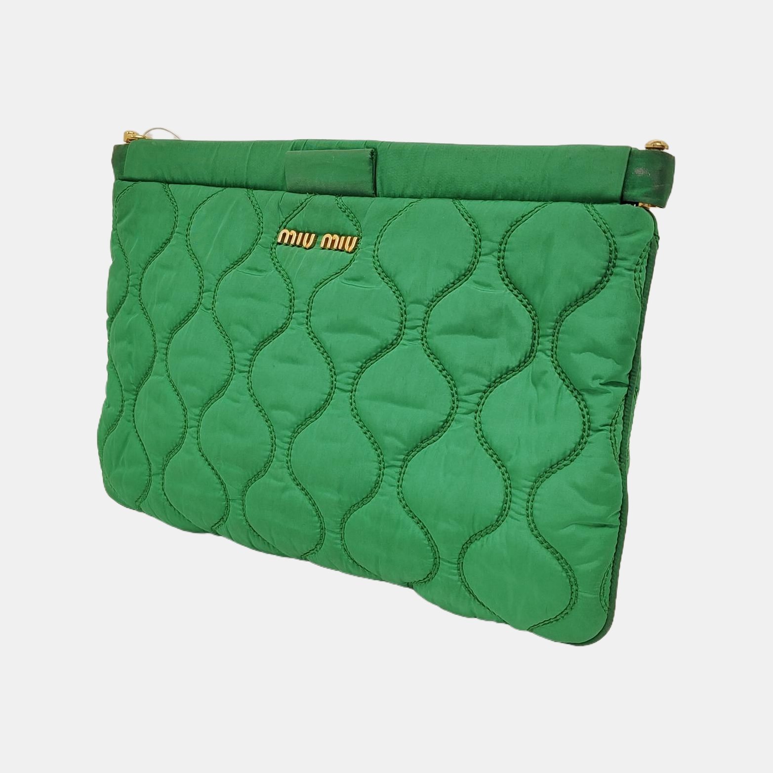 Authenticated pre-owned  Miu Miu Matelassé Quilted Nylon Green - Clutch at Looply