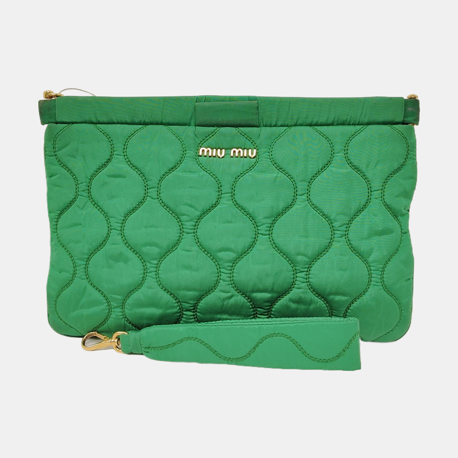 Authenticated pre-owned  Miu Miu Matelassé Quilted Nylon Green - Clutch at Looply