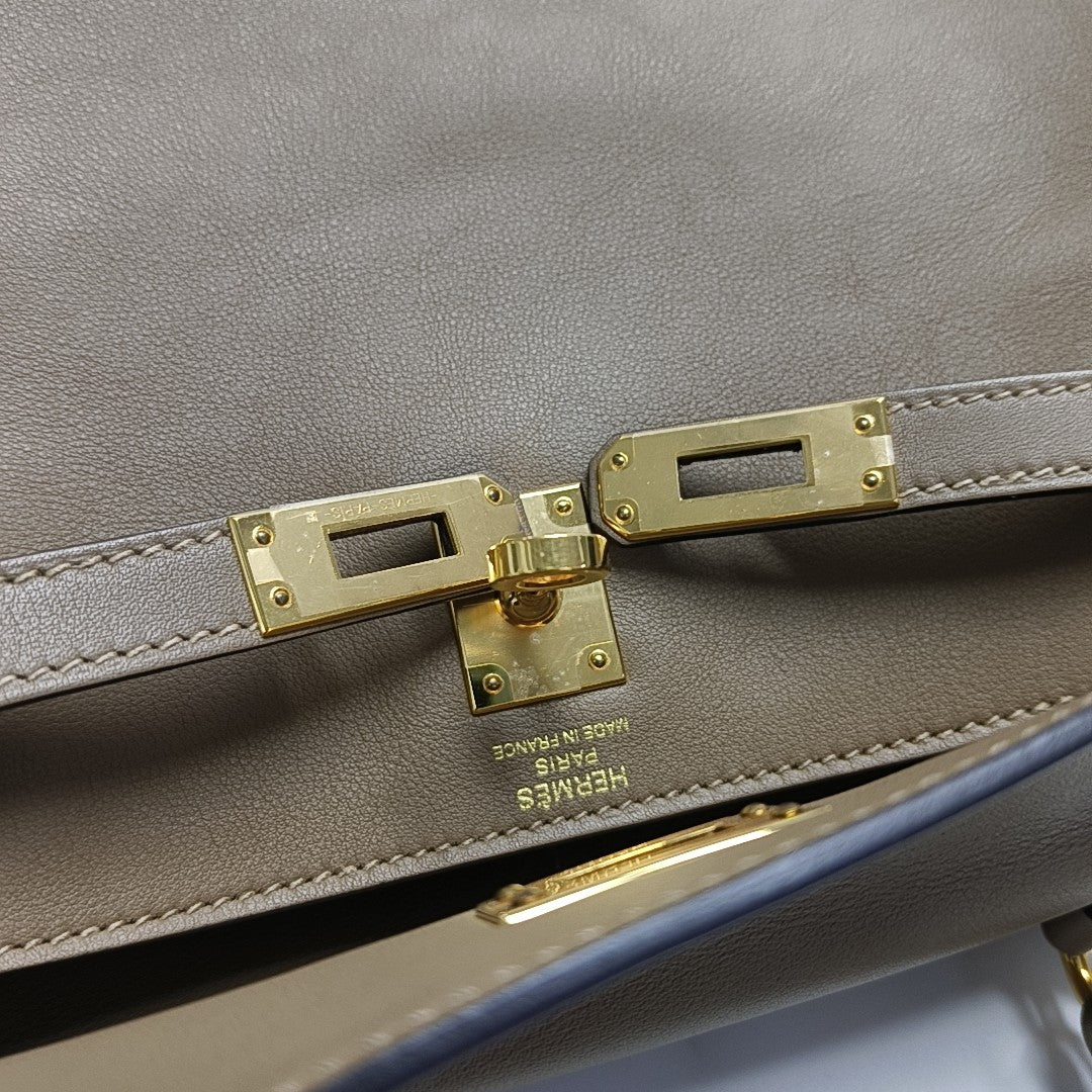 Authenticated pre-owned  Kelly 25 Swift Beige - Shoulder Bag at Looply