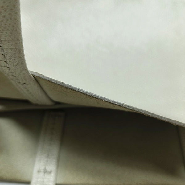 Authenticated pre-owned  Vertical Cabas Calfskin White - Shoulder Bag at Looply