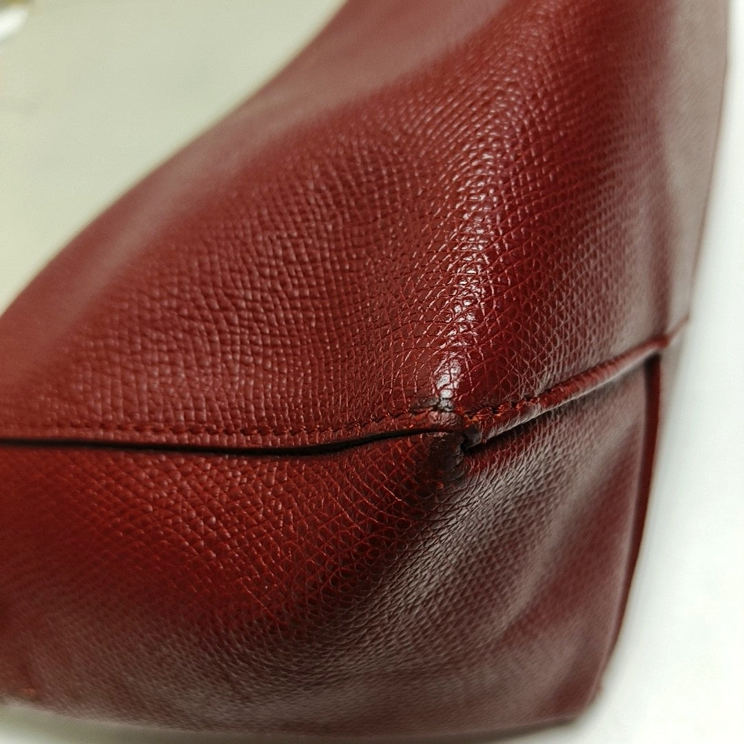 Authenticated pre-owned  Vertical Cabas Calfskin White - Shoulder Bag at Looply