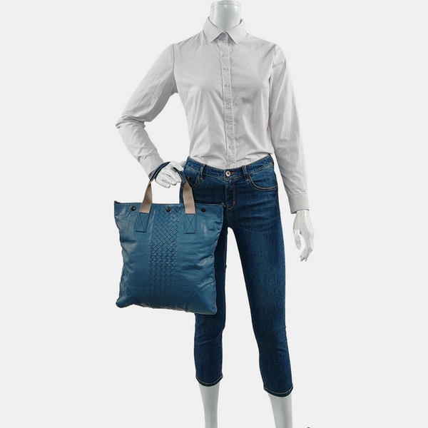 Authenticated pre-owned  Veneta Calfskin Blue - Top Handle Bag at Looply