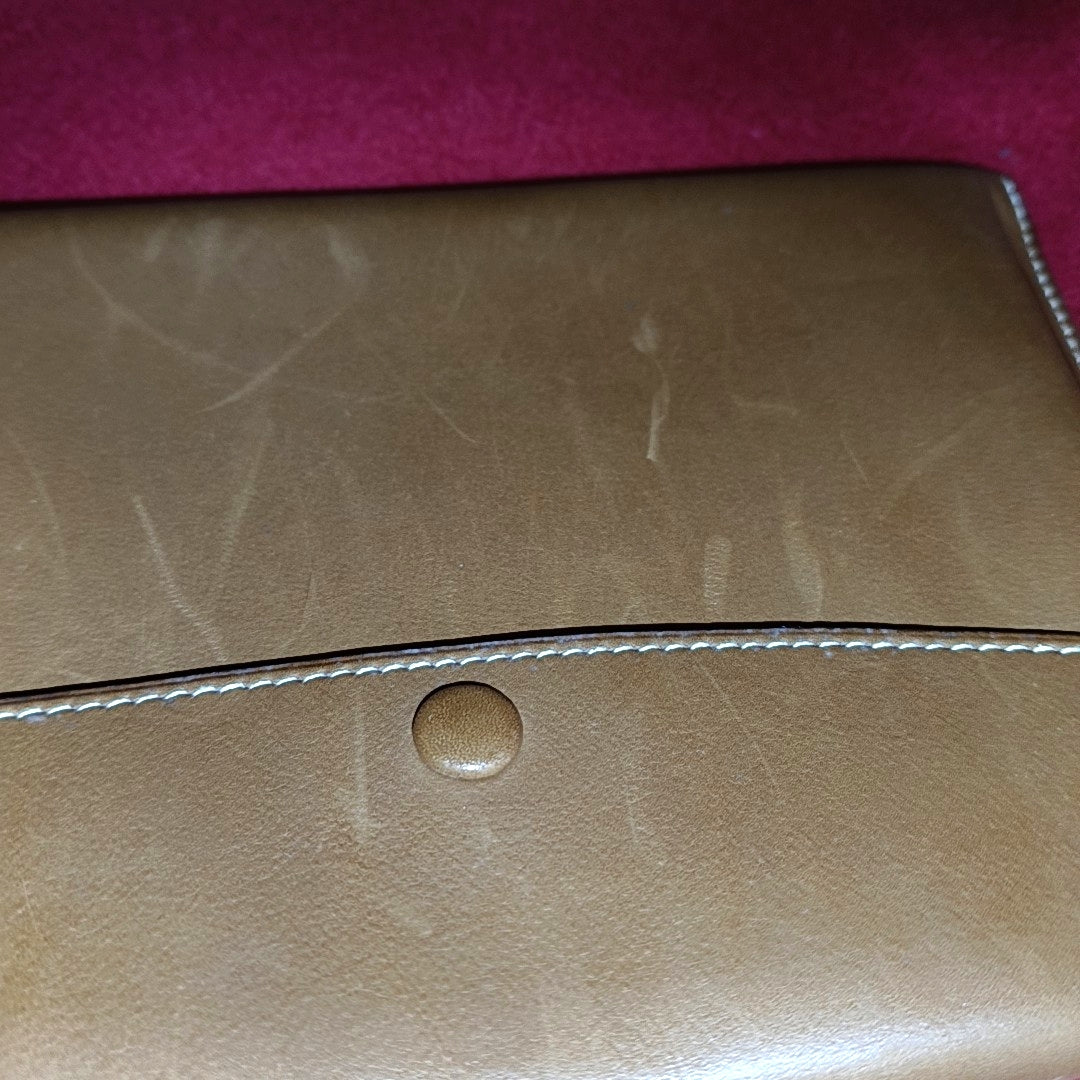 Authenticated pre-owned  Evelyne 38 Felt Red - Top Handle Bag at Looply
