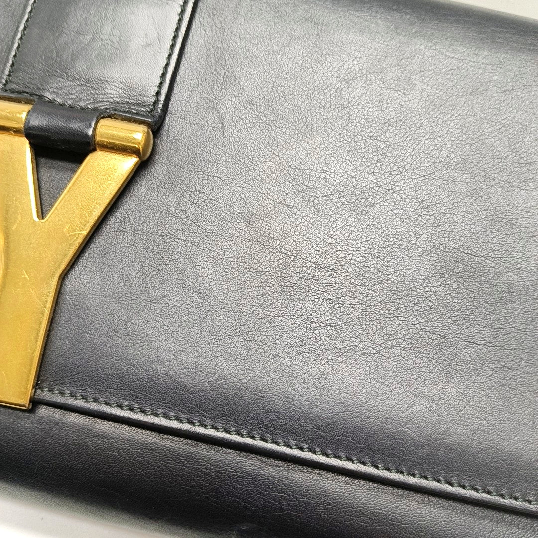 Authenticated pre-owned  Chyc Y Ligne Calfskin Black - Clutch at Looply