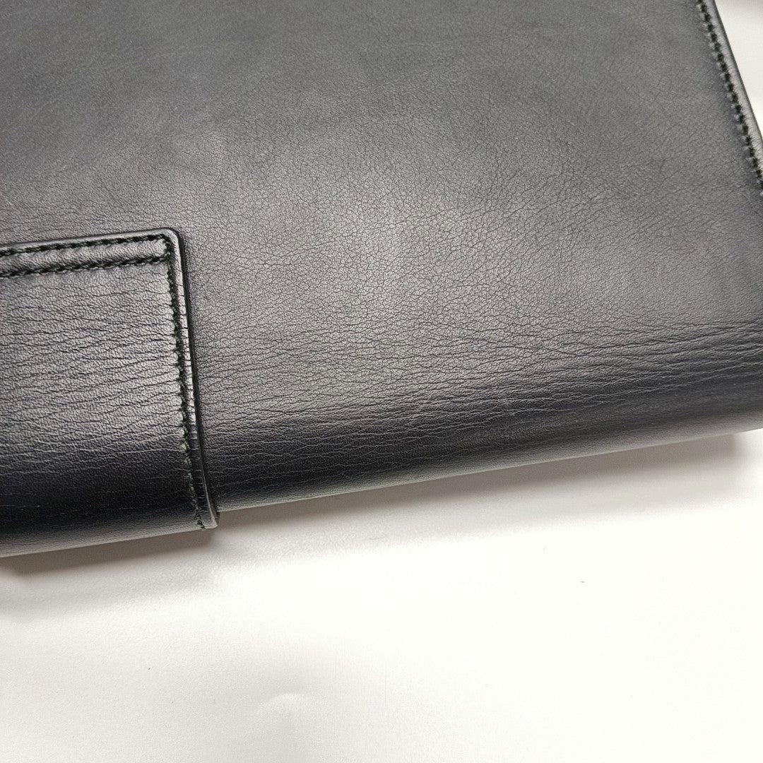 Authenticated pre-owned  Chyc Y Ligne Calfskin Black - Clutch at Looply