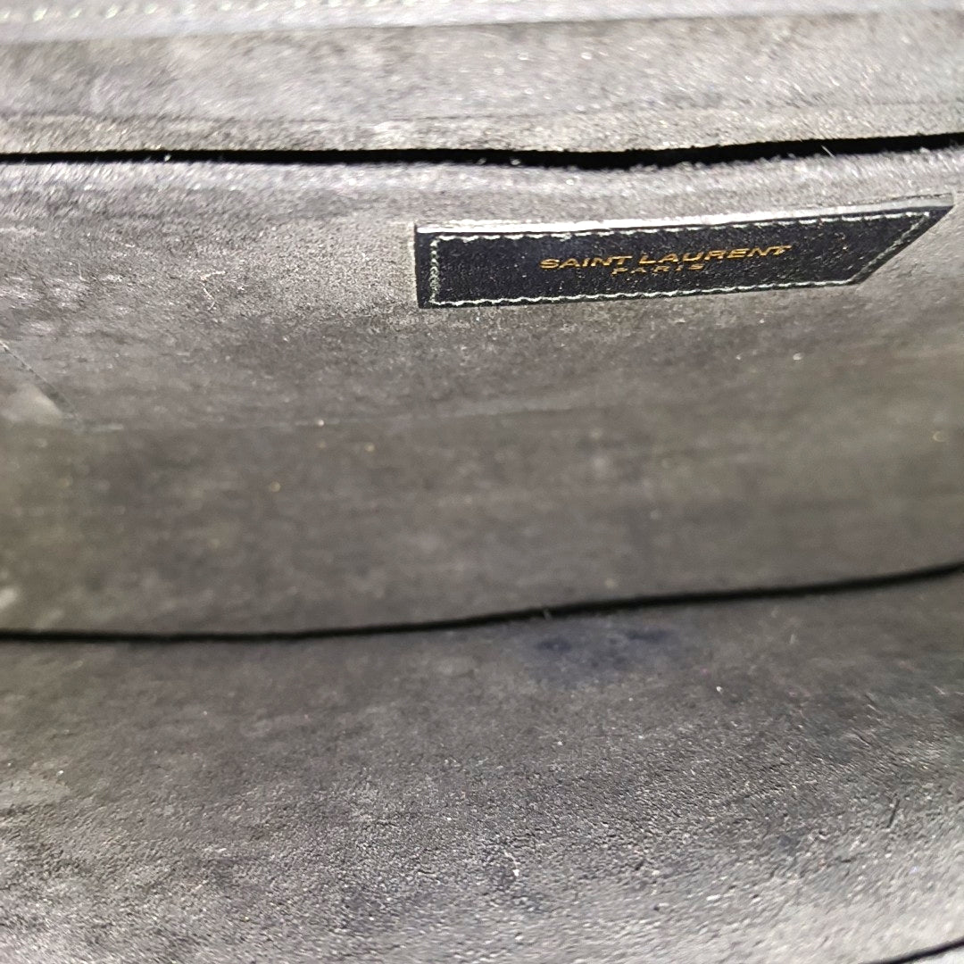 Authenticated pre-owned  Chyc Y Ligne Calfskin Black - Clutch at Looply