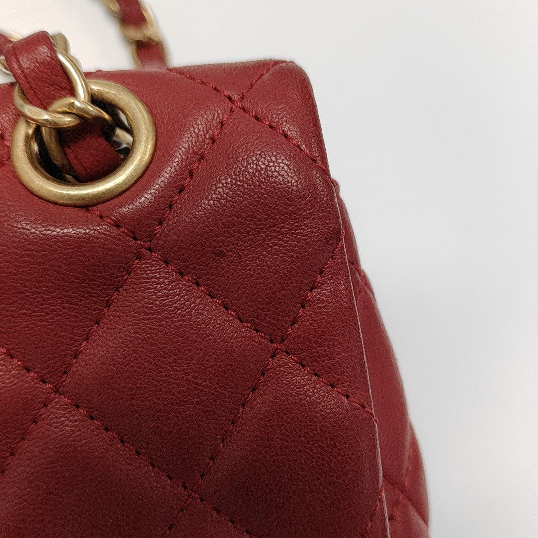 Authenticated pre-owned  Classic Flap Medium Quilted Lambskin Red - Shoulder Bag at Looply