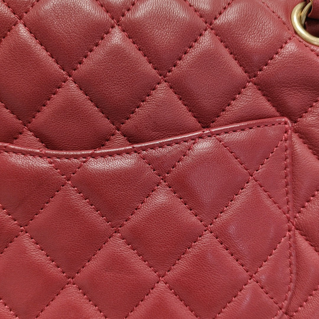 Authenticated pre-owned  Classic Flap Medium Quilted Lambskin Red - Shoulder Bag at Looply