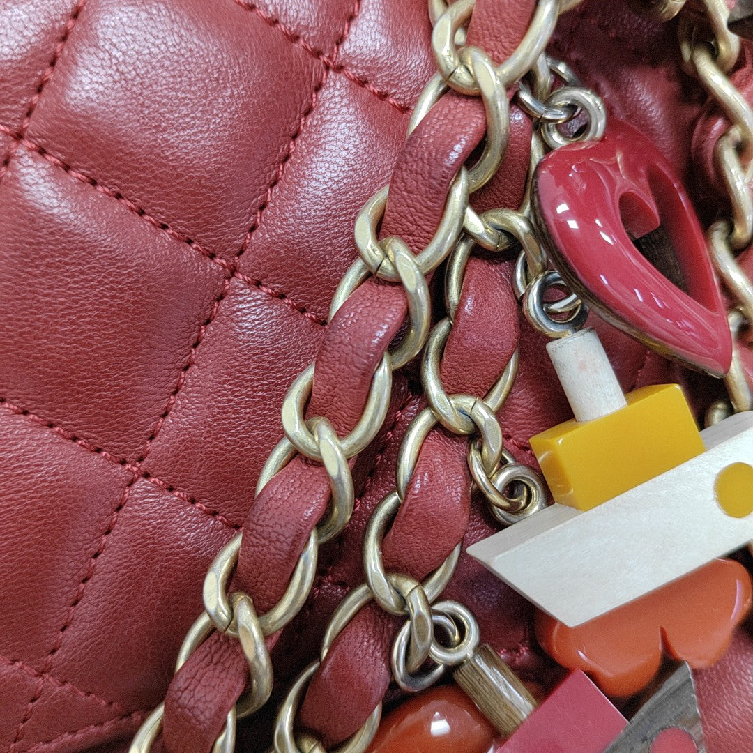 Authenticated pre-owned  Classic Flap Medium Quilted Lambskin Red - Shoulder Bag at Looply