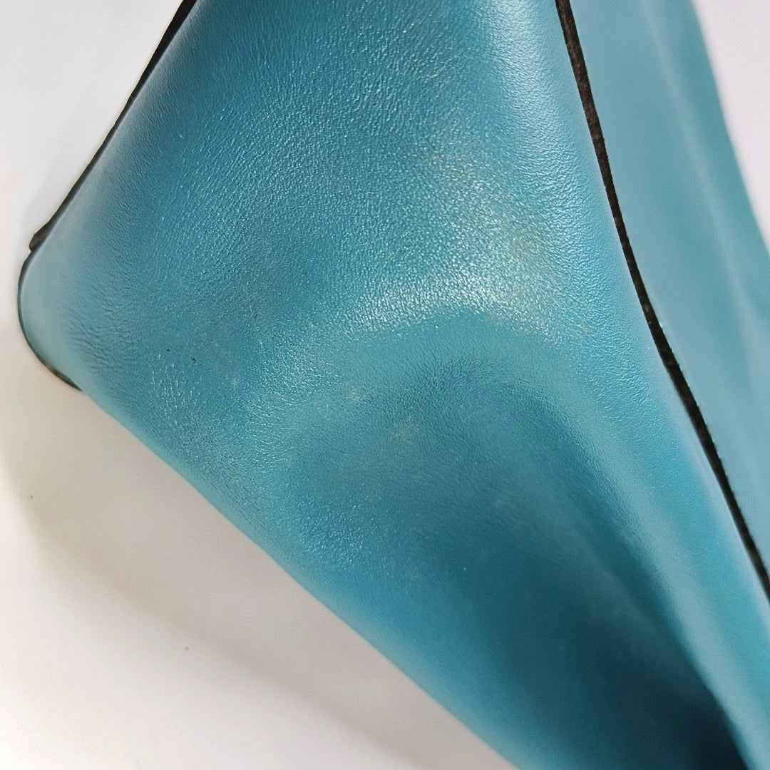 Authenticated pre-owned  Peekaboo Medium Calfskin Green - Top Handle Bag at Looply