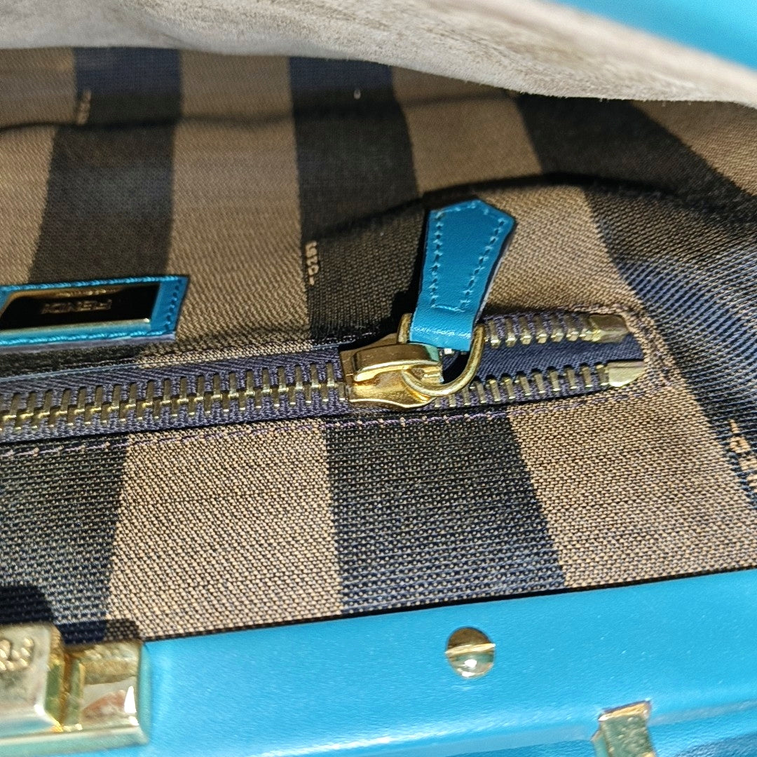 Authenticated pre-owned  Peekaboo Medium Calfskin Green - Top Handle Bag at Looply