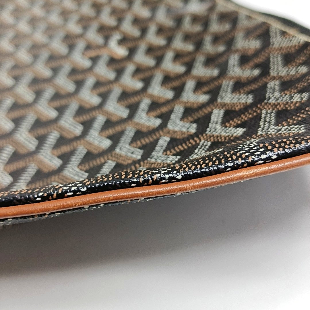 Authenticated pre-owned  Sénat Coated Canvas Black - Clutch at Looply