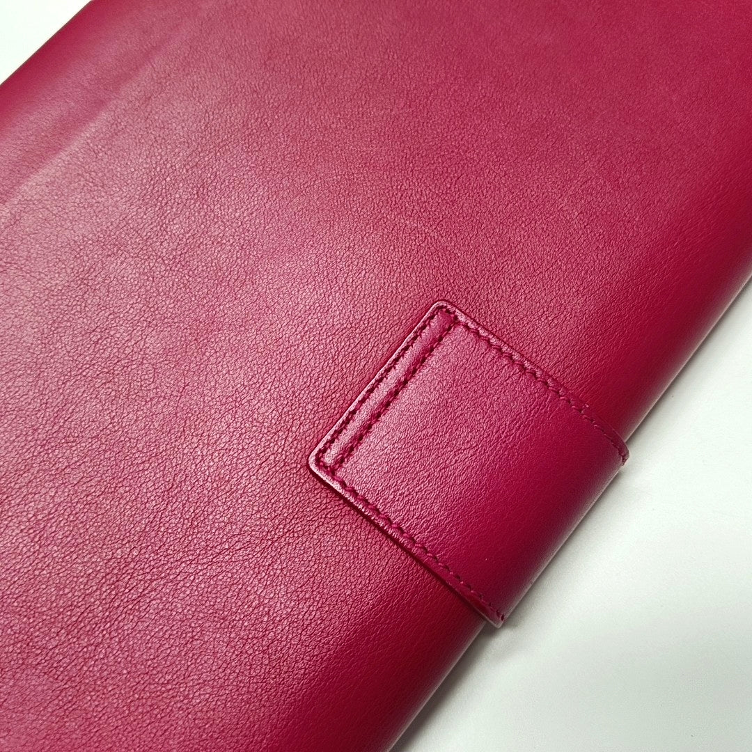 Authenticated pre-owned  Chyc Y Ligne Calfskin Pink - Clutch at Looply