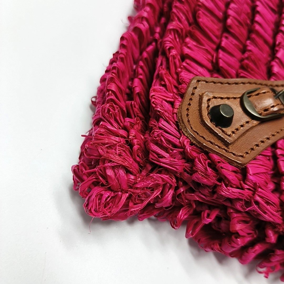 Authenticated pre-owned  Classic City Special Material Pink - Clutch at Looply